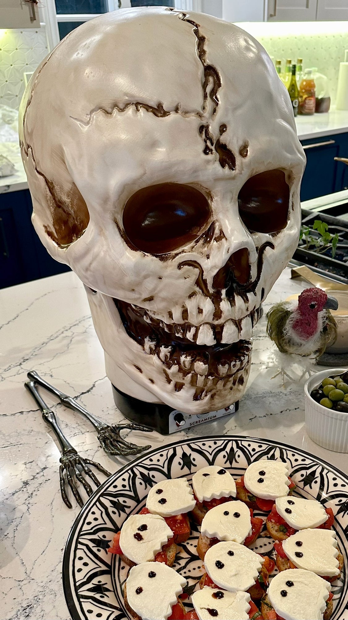 SCREAMIUM 20-Inch Animated Light-Up Skull Prop